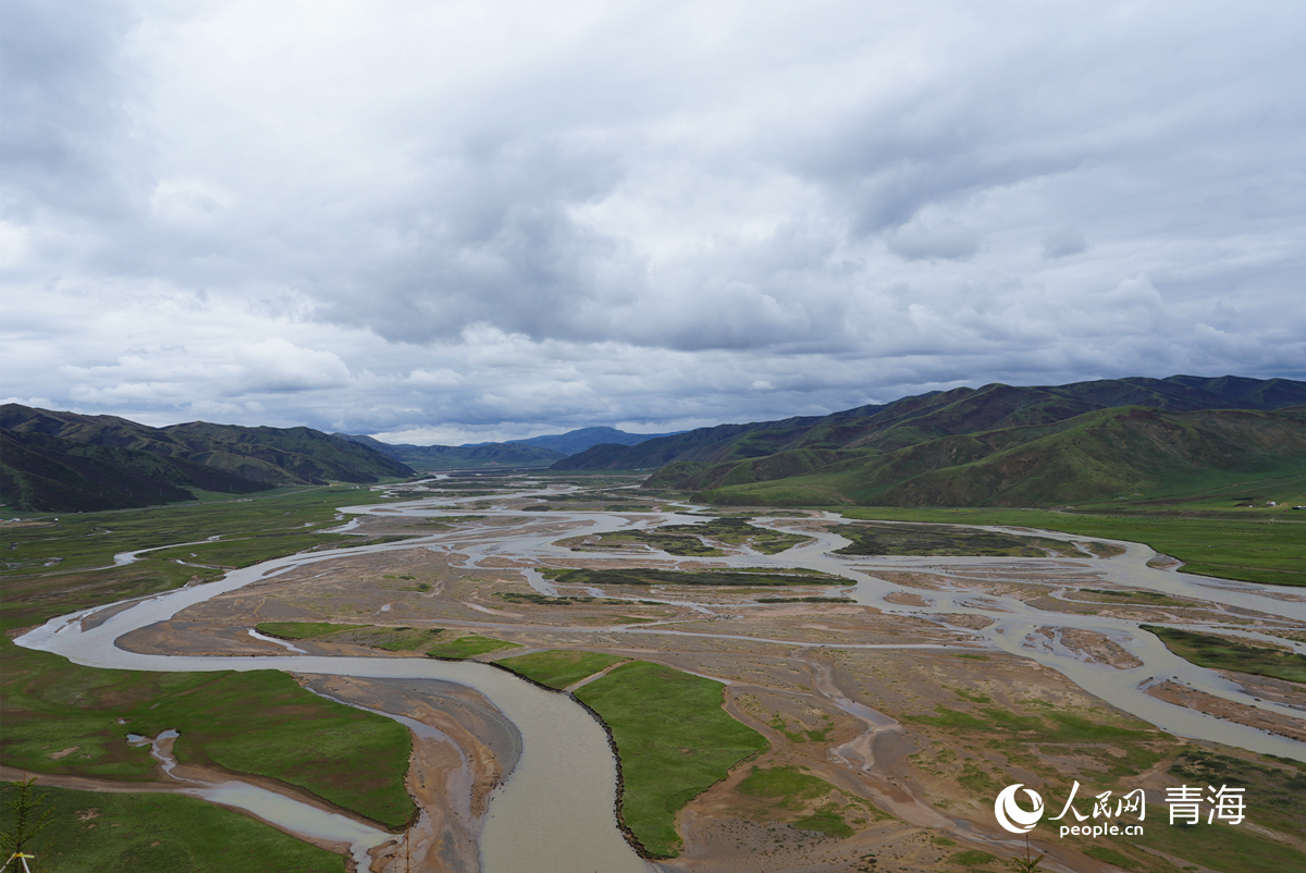 Source area of Yellow River offers picturesque views of braided streams and lush greenery